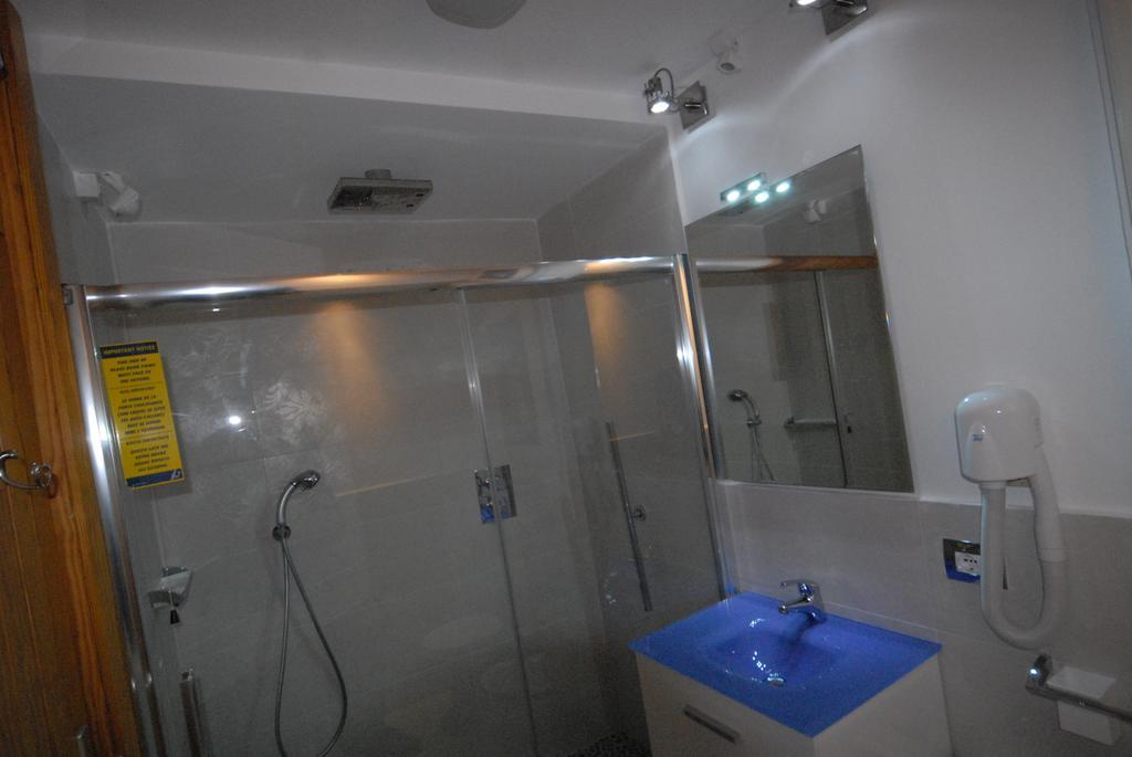Cromotherapy Apartment 布勒伊-切尔维尼亚 外观 照片